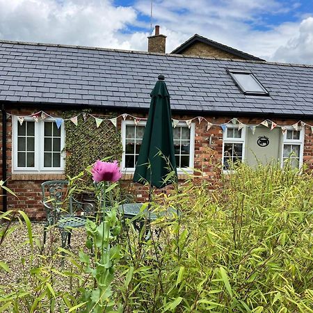 Centre Village 2 Bedroom Cottage - The Byre Pewsey Exterior foto
